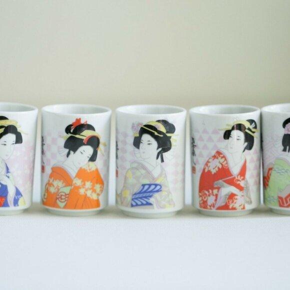 Set of Five Geisha Print Small Sake or Tea Cups - Picture 9 of 12